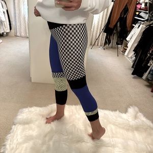 Onzie / Racing Theme / Capri Cropped Legging / Sz S/M